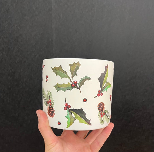 Holly, Pinecones + Berries Planter Large 6"